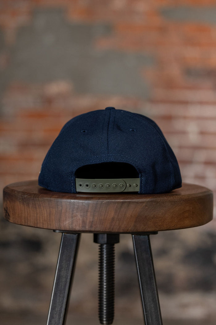 Ampal Creative Atlantic IV - Snapback. on stool back profile