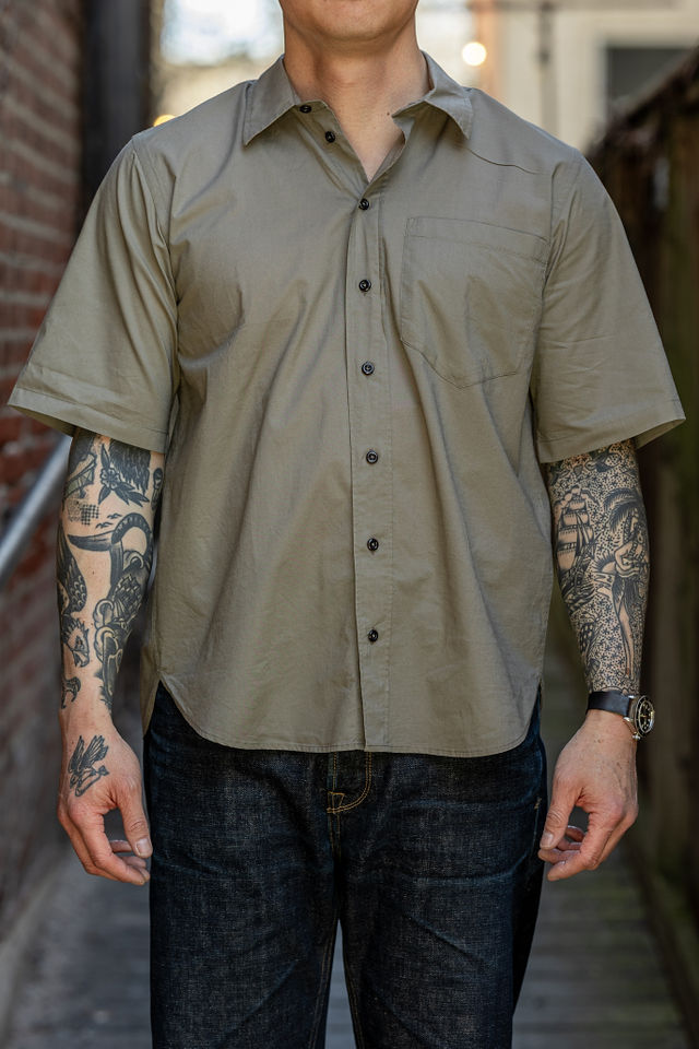 Hansen Garments Reidar Short Sleeve Shirt - Dry Oregano - model shot - front facing