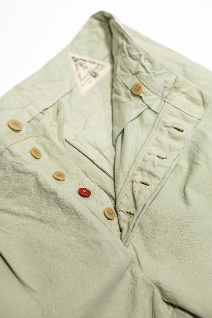 Seuvas 10oz Canvas 2-Tuck Shorts - Matcha. close up shot of button fly open