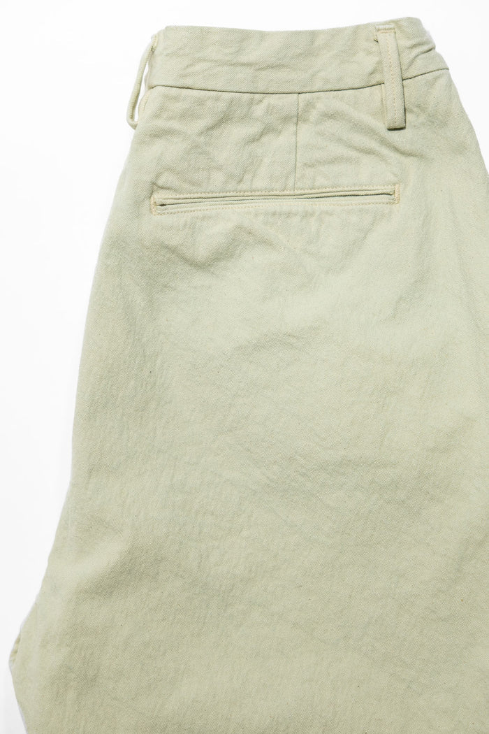 Seuvas 10oz Canvas 2-Tuck Shorts - Matcha. close up shot of back pocket