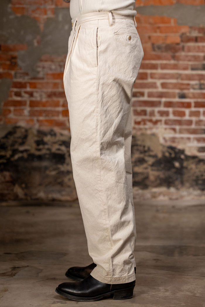 Seuvas 10oz Canvas 2-Tuck Trousers (Long) - Natural. on model side profile