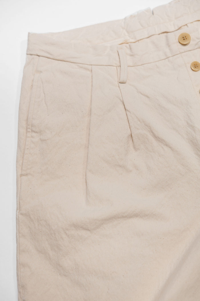 Seuvas 10oz Canvas 2-Tuck Trousers (Long) - Natural. close up shot of front pleats