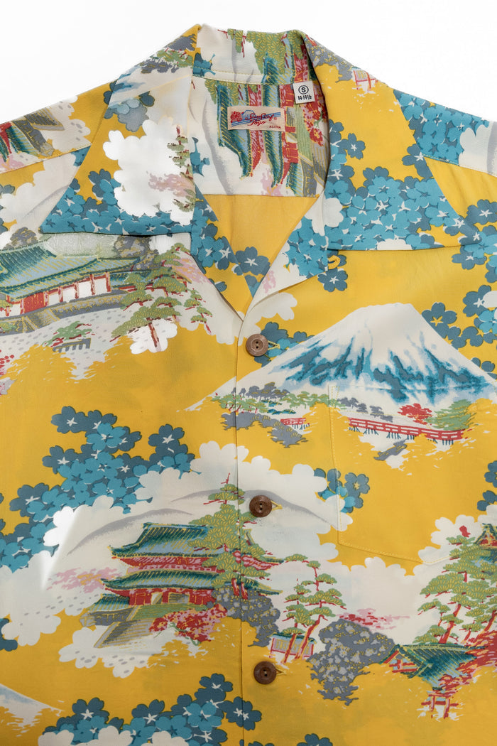 Sun Surf Rayon Hawaiian Shirt “Ancient Capital” - Yellow. close up of button and collar detail